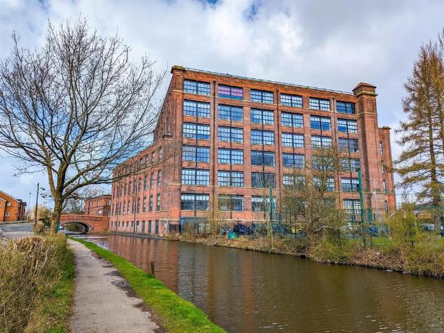 Flat for sale in Leigh, Wigan