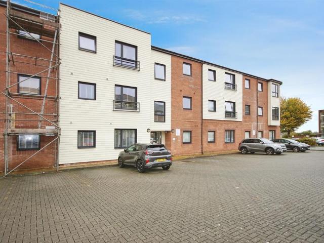 Flat for sale in Kingswood