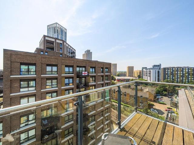 Flat for sale in London Borough of Lewisham, Deptford
