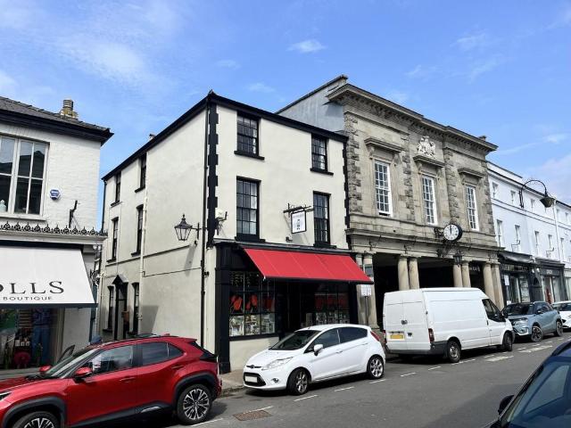 Flat for sale in Crickhowell