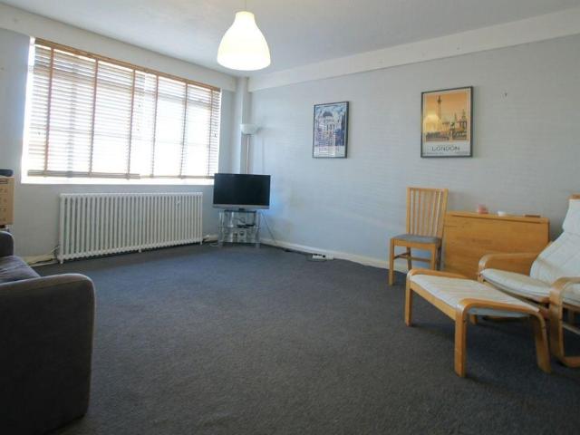 Flat for sale in Balham, Greater London
