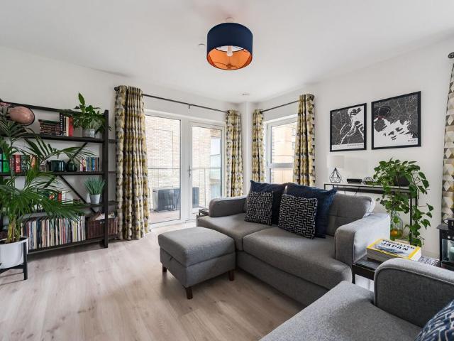 Flat for sale in Upton Park, Greater London