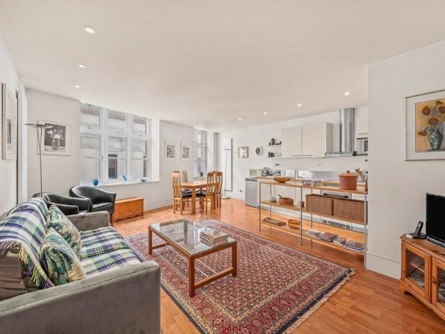 Flat for sale in Holborn, Greater London