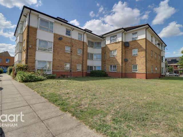 Flat for sale in Scrattons Farm, Greater London