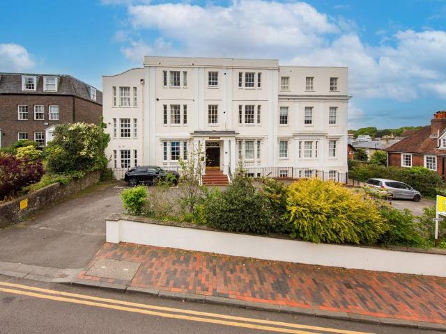 Flat for sale in Broadwater Down, Sandown Park