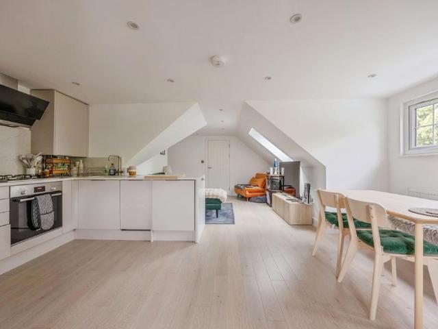 Flat for sale in London Borough of Croydon, Purley