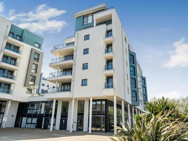 Flat for sale in Ocean Village, City Of Southampton