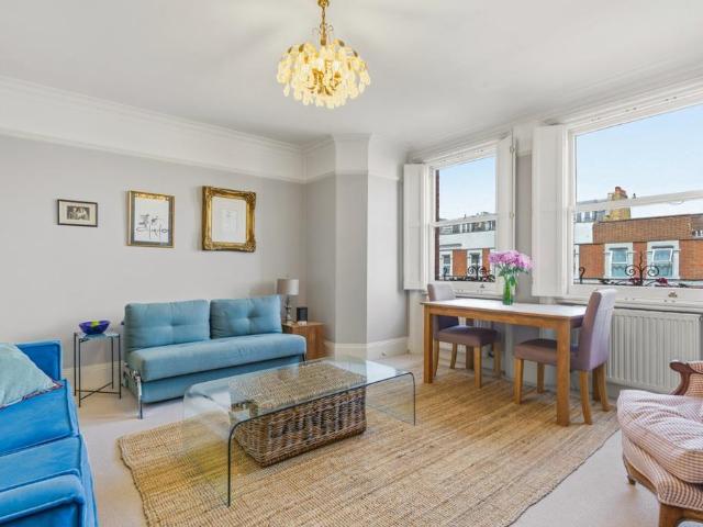 Flat for sale in Fulham, Greater London