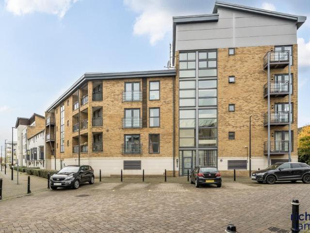 Flat for sale in Rodbourne, Swindon