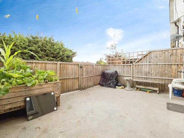 Flat for sale in Elm Park, Greater London