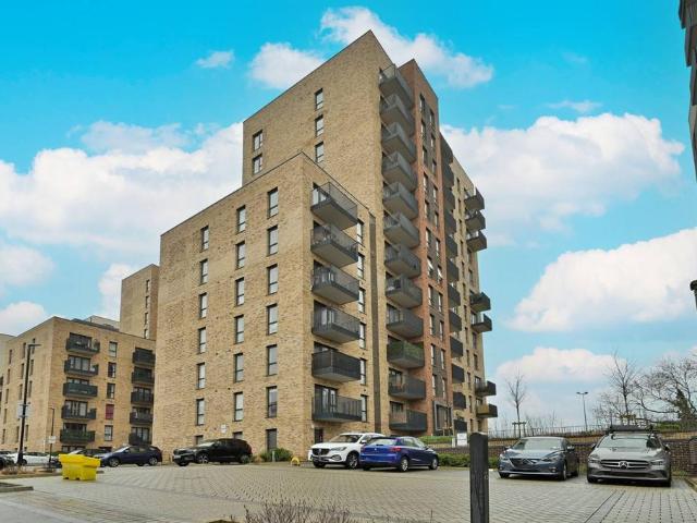Flat for sale in Holywell Estate, North Watford