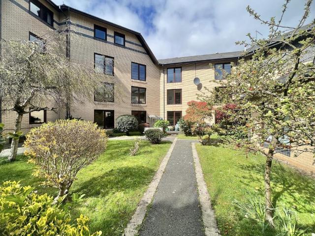 Flat for sale in Waun Fawr, Wales