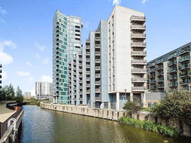 Flat for sale in Stratford Marsh, Greater London