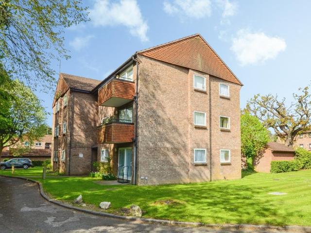 Flat for sale in North Watford