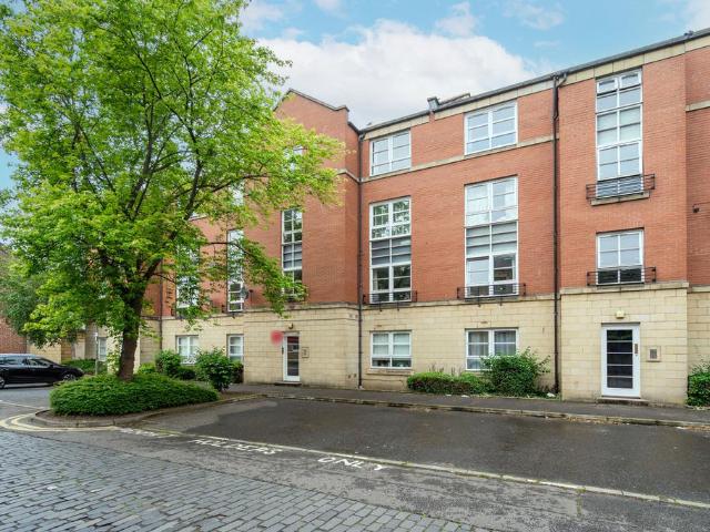 Flat for sale in Leith Links, Scotland