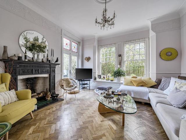 Flat for sale in Muswell Hill, Greater London