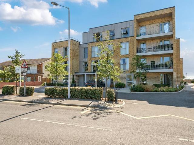 Flat for sale in Worthing, West Sussex