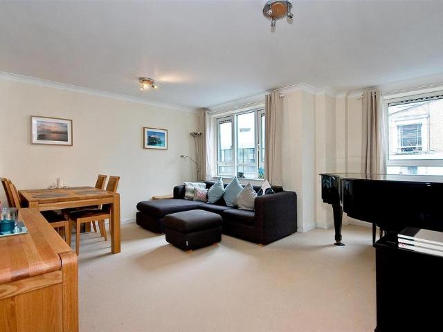 Flat for sale in South Hampstead, Greater London