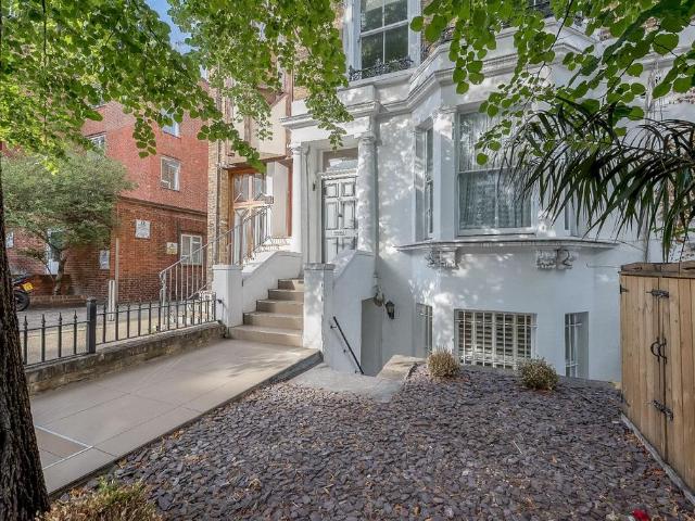 Flat for sale in Brompton, Greater London