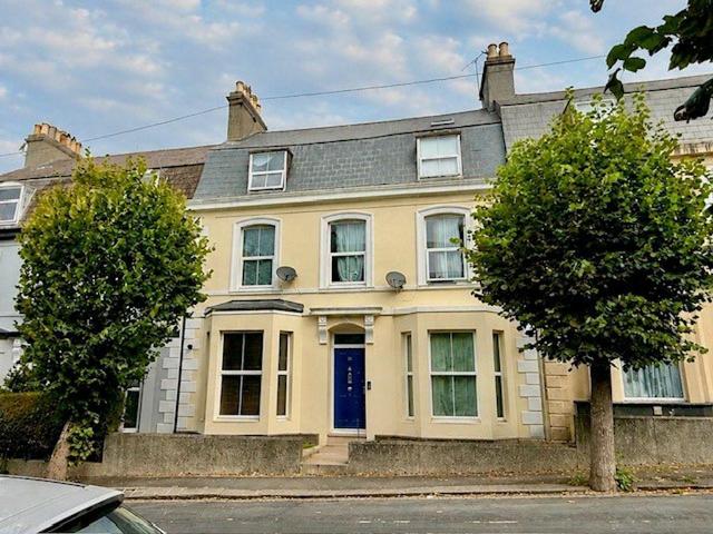 Flat for sale in Mount Wise