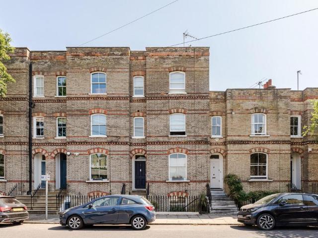 Flat for sale in Kennington, Greater London