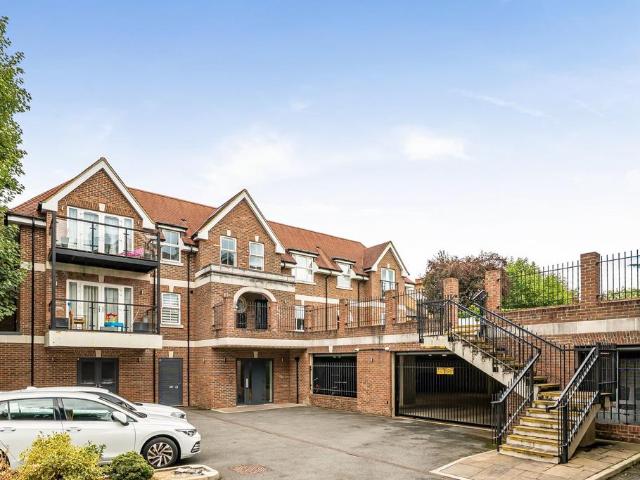 Flat for sale in Bushey, Hertsmere