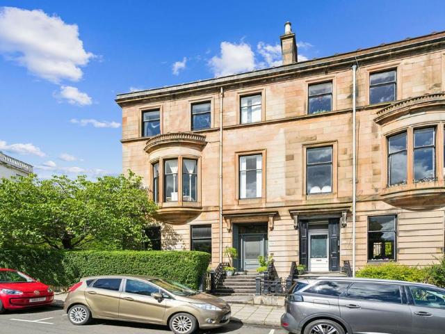 Flat for sale in Dowanhill, Scotland