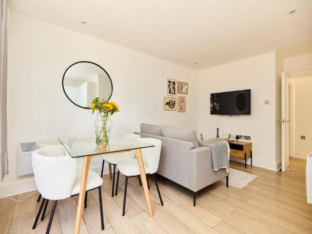 Flat for sale in Streatham Hill, Greater London