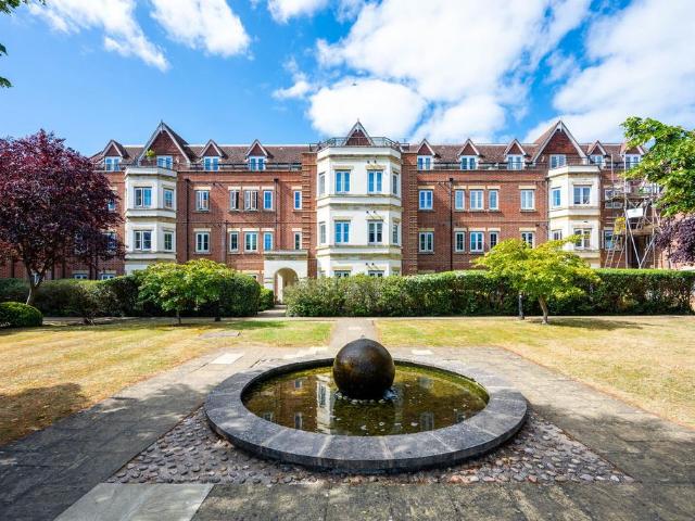 Flat for sale in Westborough, Surrey