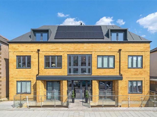 Flat for sale in London Borough of Merton, Merton Park