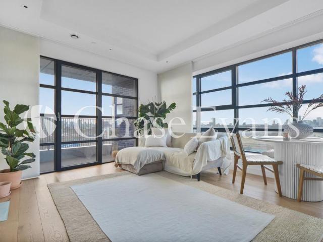 Flat for sale in London City Island, Blackwall