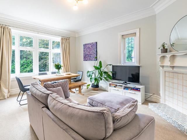 Flat for sale in Oakwood, West Yorkshire