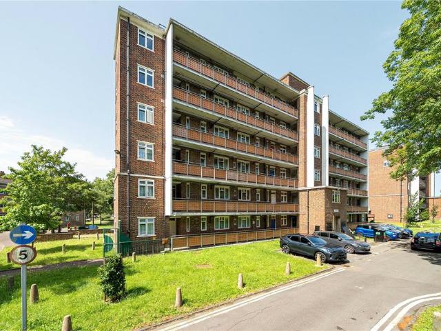 Flat for sale in East Dulwich, Greater London