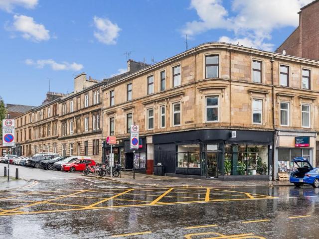 Flat for sale in Dowanhill, Scotland