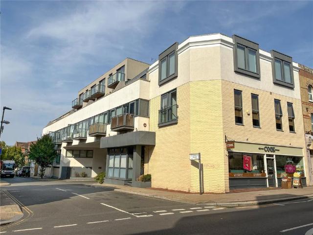 Flat for sale in Royal Borough of Kingston upon Thames, Greater London