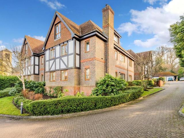 Flat for sale in Red Hill, Surrey