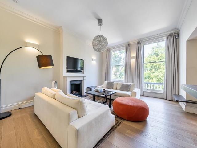 Flat for sale in Brompton, Greater London