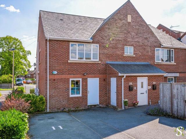 Flat for sale in Mobberley
