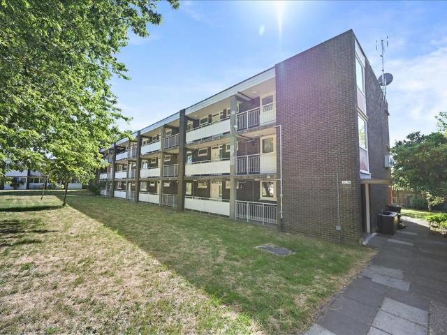 Flat for sale in Brondesbury, Greater London