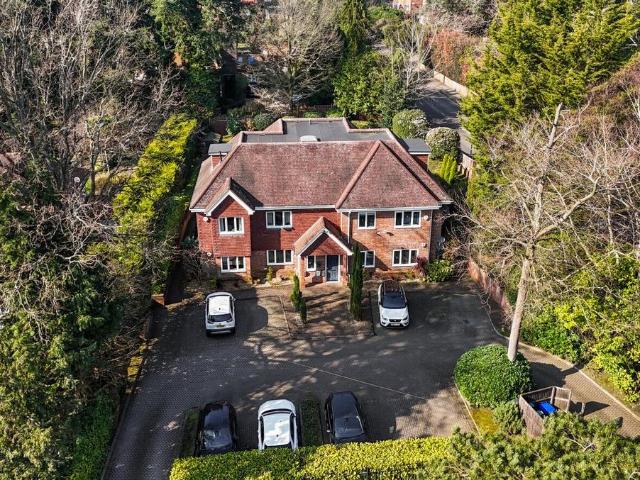 Flat for sale in Heatherside, Heol-las