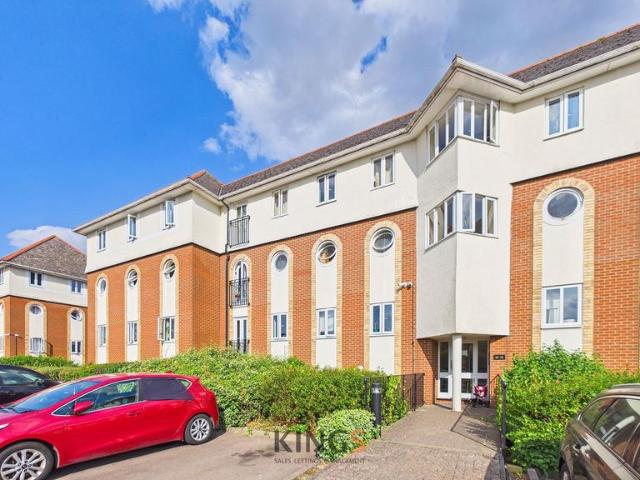 Flat for sale in Hatfield, Fretherne