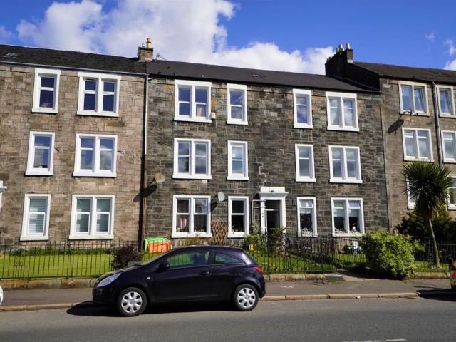 Flat for sale in Greenock, Scotland