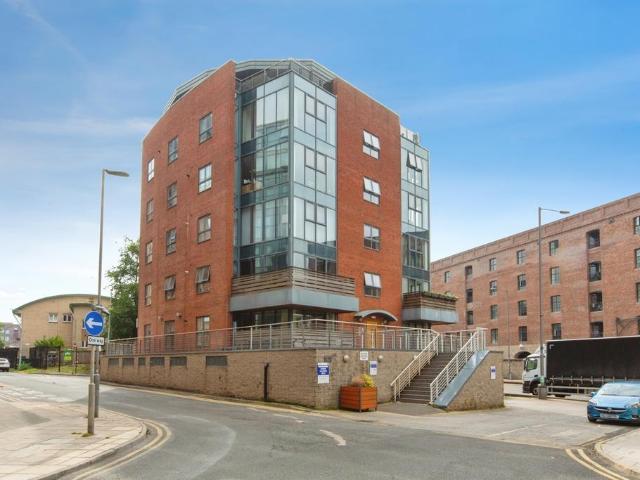 Flat for sale in Chinatown, Calderstones