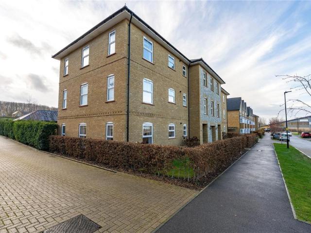 Flat for sale in Allington, Midway