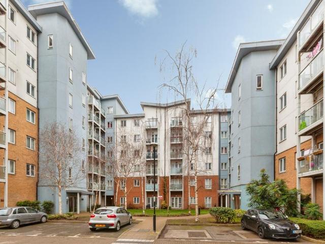 Flat for sale in Slough