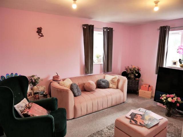 Flat for sale in Calne