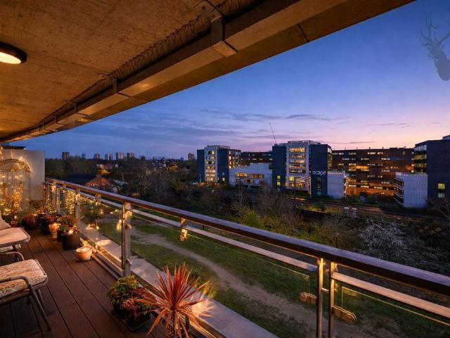 Flat for sale in Suttons Wharf, Mile End