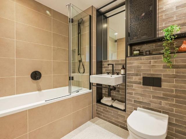 Flat for sale in Blackwall, Greater London