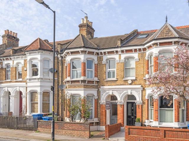 Flat for sale in East Dulwich, Greater London
