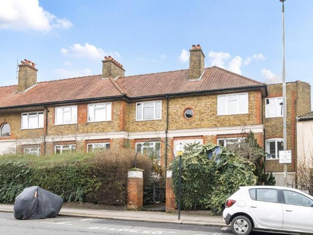 Flat for sale in Wandsworth, Greater London